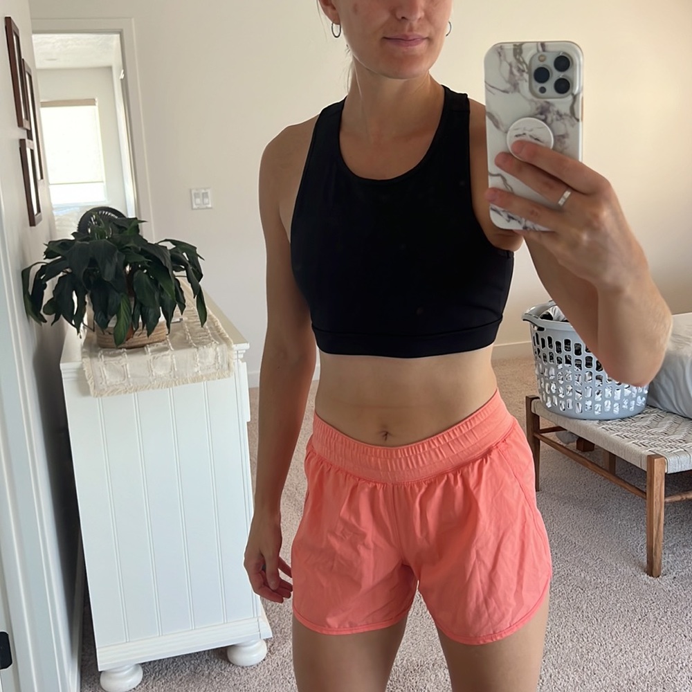 Black workout sports bra with keyhole back